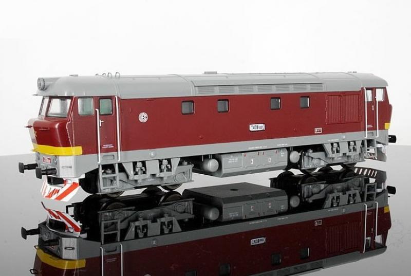 Československé Dráhy ČSD #751 HO Bardotka Dark Red Yellow Front Stripe Scheme Class T478.1001 Diesel-Electric Locomotive DCC Ready