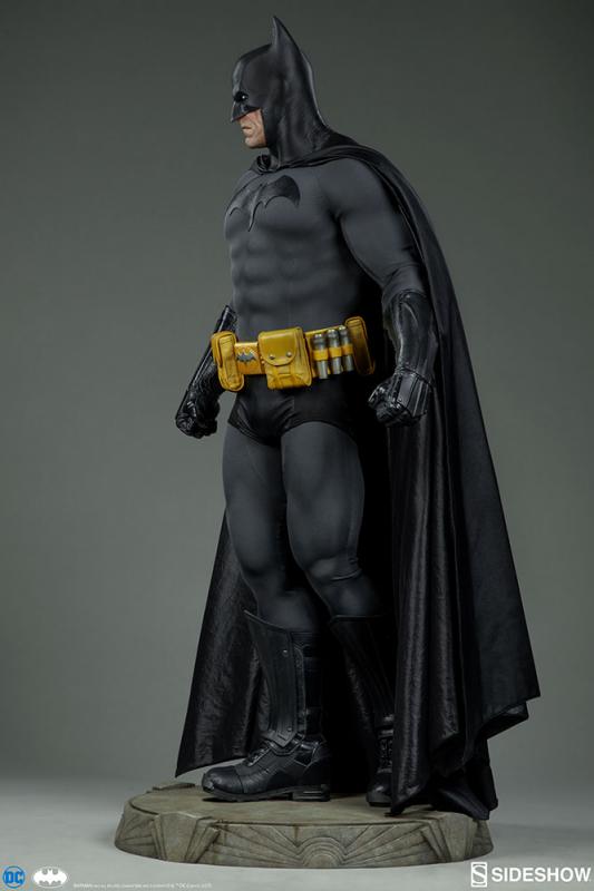 Batman The Solitary Crime Fighter Legendary Scale Figure