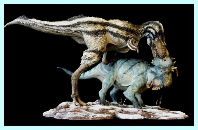 Gorgosaurus vs. Pachyrhinosaurus Statue Diorama pravěký svět