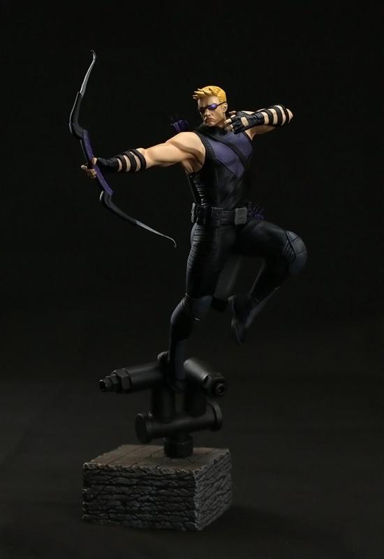 HAWKEYE the Avengers Assemble Sixth Scale Collectible Figure