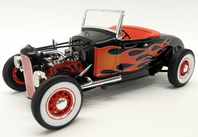 Ford HOT ROD Roadster 1932 Black & Flames 1/18 Die-Cast Vehicle