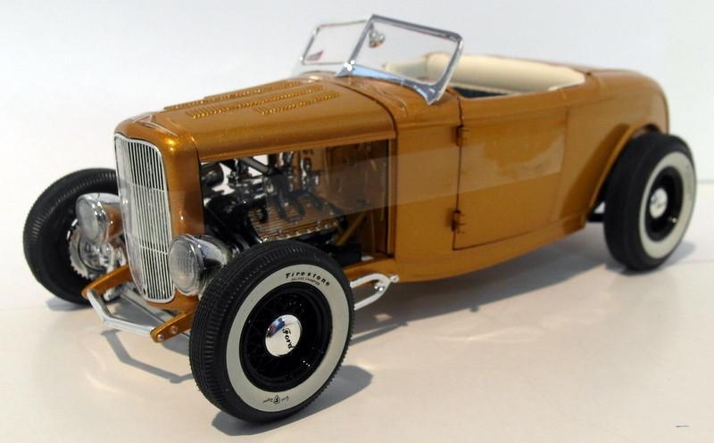 Ford Roadster 1932 Grand National Deuce Release no.2 Pagan Gold 1/18 Die-Cast Vehicle