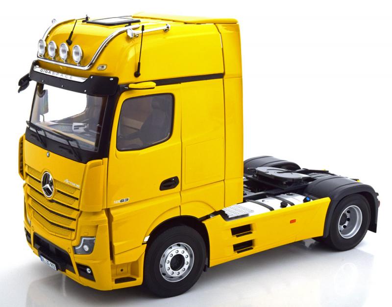 Mercedes-Benz Actros 2 Gigaspace 4x2 Facelift Truck Yellow 1/18 Die-Cast Vehicle